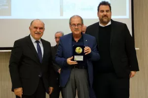 Η ΕΑΚ παρουσίασε το βιβλίο των 50χρονων και τίμησε τους πρωτεργάτες της (φώτος)