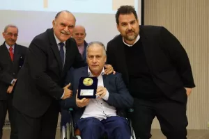 Η ΕΑΚ παρουσίασε το βιβλίο των 50χρονων και τίμησε τους πρωτεργάτες της (φώτος)