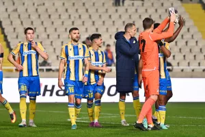 (ΑΠΟΕΛ/ΒΙΝΤΕΟ Kerkida) Η... ζεστασιά μπροστά στο Νότιο πέταλο