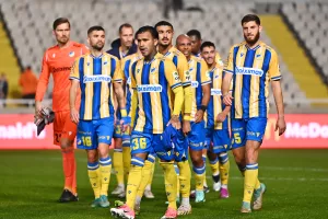 (ΑΠΟΕΛ/ΒΙΝΤΕΟ Kerkida) Η... ζεστασιά μπροστά στο Νότιο πέταλο