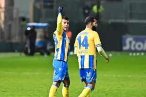 Με 12 συμμετοχές λιγότερες 