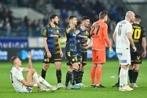 Απόλλων-ΑΠΟΕΛ: Θρίλερ χωρίς νικητή με γαλαζοκίτρινη... επιστροφή