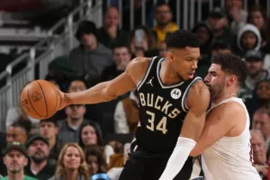 Το double double του Γιάννη πήγε στράφι στην ήττα των Μπακς από τους Καβαλίερς