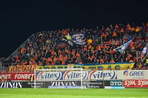 Ξεκινά η μοναξιά των εκτός έδρας!