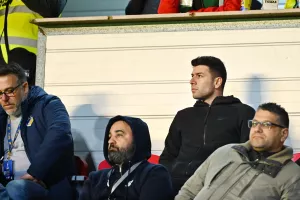 Αυτή την φορά, θα είναι εντός και όχι στα θεωρεία 