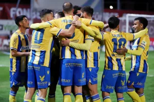 Νέα Σαλαμίνα-ΑΠΟΕΛ: Από εξάρα σε… τεσσάρα! (Φώτος)