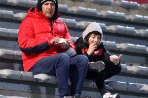 (ΦΩΤΟΡΕΠΟΡΤΑΖ) Ο κόσμος στο Νέα Σαλαμίνα-ΑΠΟΕΛ