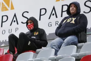 (ΦΩΤΟΡΕΠΟΡΤΑΖ) Ο κόσμος στο Νέα Σαλαμίνα-ΑΠΟΕΛ