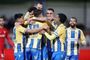 Νέα Σαλαμίνα-ΑΠΟΕΛ: Από εξάρα σε… τεσσάρα! (Φώτος)