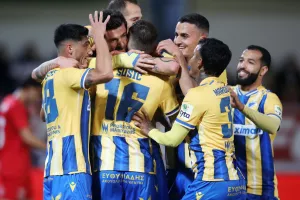 Νέα Σαλαμίνα-ΑΠΟΕΛ: Από εξάρα σε… τεσσάρα! (Φώτος)