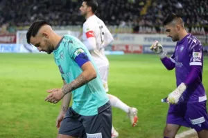 Οθέλλος-ΑΕΚ: Πρώτη γκέλα... με Μπεν Σιμόν! (Φώτος)