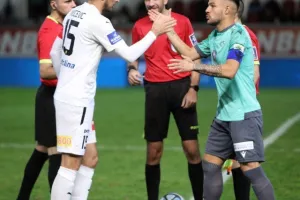 Οθέλλος-ΑΕΚ: Πρώτη γκέλα... με Μπεν Σιμόν! (Φώτος)