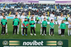 Με την πλάτη στον τοίχο στα ντέρμπι  