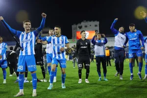 (ΒΙΝΤΕΟ Kerkida) Με μπροστάρη τον Μιχάλη, το... γνωστό με ΜΑΧΗΤΕΣ και παίκτες!