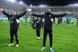 Συγκινητικές στιγμές/ Αποχαιρέτησε και βούρκωσε ο Μπαμπίκα (Φώτος)