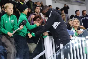 Συγκινητικές στιγμές/ Αποχαιρέτησε και βούρκωσε ο Μπαμπίκα (Φώτος)