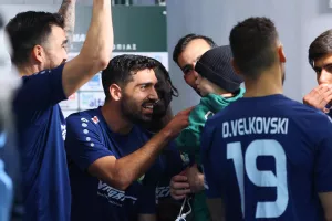 Στο γήπεδο με το αγοράκι του! (Φώτος)