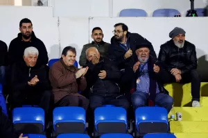 Στο ίδιο σημείο!