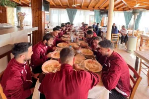 Γεύμα και ευχαριστίες 