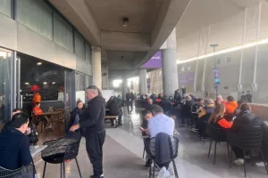 Τελευταίο καφεδάκι... πριν το ντέρμπι 
