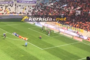 Παίκτες και κόσμος... έγιναν ένα: "Για σένα έχω χάσει το μυαλό" και... "ΑΠΟΕΛ Θρύλος Πρωτάθλημα"! (Βίντεο Kerkida)