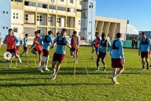 Φουλάρουν... οι βυσσινί (Φώτος)