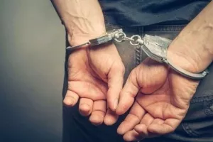 Ηράκλειο: Χειροπέδες σε 46χρονο μετά από περιστατικό ενδοοικογενειακής βίας