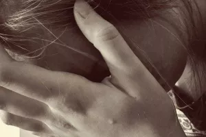 Δολοφονία στο Βόλο: Η 18χρονη που έπεφτε θύμα βιασμού έκανε απόπειρα αυτοκτονίας