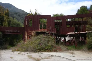 Ένα χωριό των Ναζί είναι κρυμμένο στους πρόποδες του Χόλιγουντ