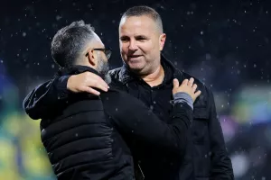 Μαζί... κόουτς και αναλυτής! 
