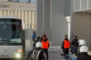 Η άφιξη της ΑΕΛ (Φώτος)