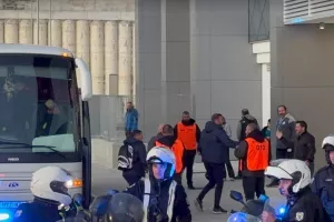 Η άφιξη της ΑΕΛ (Φώτος)
