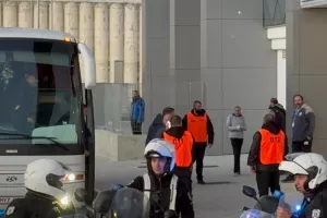 Η άφιξη της ΑΕΛ (Φώτος)