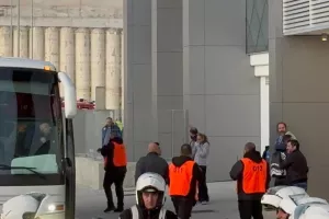 Η άφιξη της ΑΕΛ (Φώτος)