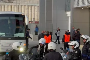 Η άφιξη της ΑΕΛ (Φώτος)