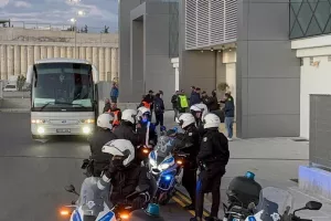 Η άφιξη της ΑΕΛ (Φώτος)