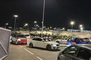 Έξω από Άλφαμέγα (Φώτος)