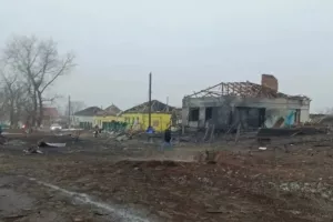 Ρωσία: Βομβάρδισε κατά λάθος δικό της χωριό και υπόσχεται να ξαναχτίσει τα σπίτια που καταστράφηκαν