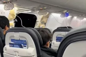 (Βίντεο) Alaska Airlines: Άναβαν προειδοποιητικές λυχνίες σε προηγούμενες πτήσεις