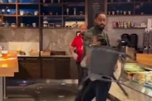 Εργαζόμενη έστησε απίστευτο καβγά για έναν... εσπρέσο και τελικά απολύθηκε (βίντεο)