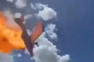 Τρομακτικό βίντεο από συντριβή αεροσκάφους που χτύπησε σε καλώδια