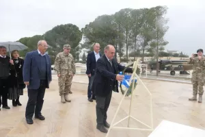 Επίσκεψη της ηγεσίας του ΚΟΑ στον Λόχο Αθλητών  και κατάθεση στεφάνου στον Τύμβο