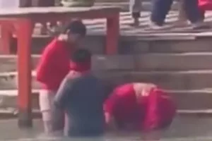 Ινδία: Οικογένεια έπνιξε στον Γάγγη 5χρονο με τελικό στάδιο λευχαιμίας επειδή πίστευε ότι θα τον... θεραπεύσει