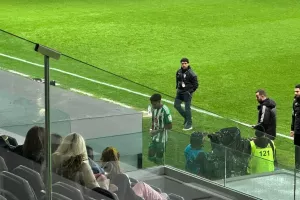 Πρόβλημα με το ''καλημέρα'' και... αναγκαστική αλλαγή! (φώτος)