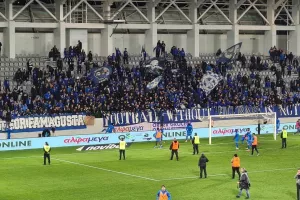 Μετά την ήττα/ Ευχαριστίες και... οι φανέλες στο πέταλο (Φώτος Kerkida)