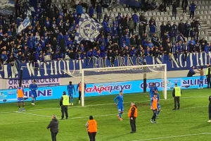 Μετά την ήττα/ Ευχαριστίες και... οι φανέλες στο πέταλο (Φώτος Kerkida)