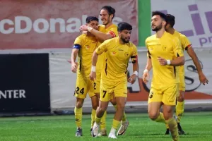 ΑΕΖ-ΠΑΕΕΚ: Έξι γκολ, ανατροπή και προκρίθηκε το... φαβορί (φώτος)
