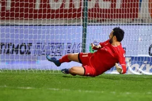 ΑΕΖ-ΠΑΕΕΚ: Έξι γκολ, ανατροπή και προκρίθηκε το... φαβορί (φώτος)