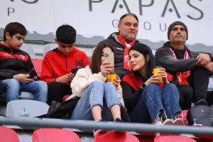 Νέα Σαλαμίνα-Οθέλλος: Η μπίλια... στο κόκκινο! (Φώτος)