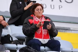 Νέα Σαλαμίνα-Οθέλλος: Η μπίλια... στο κόκκινο! (Φώτος)